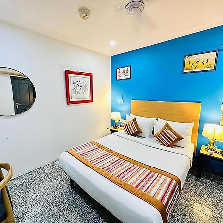 Hotel Golden Saffron By Qotel-Punjabi Bagh Nova Deli Exterior foto