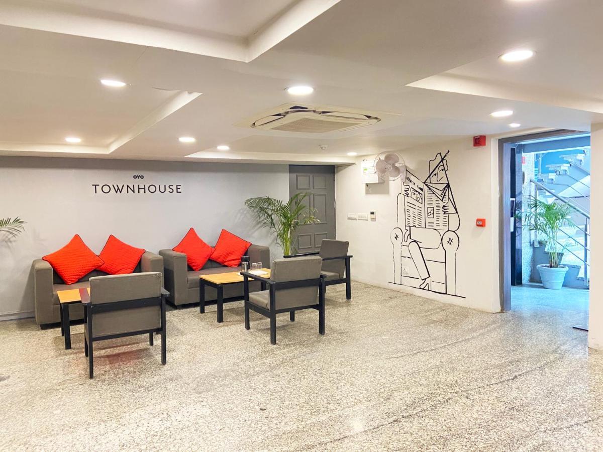 Hotel Golden Saffron By Qotel-Punjabi Bagh Nova Deli Exterior foto