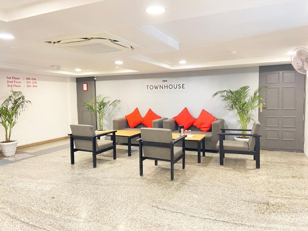 Hotel Golden Saffron By Qotel-Punjabi Bagh Nova Deli Exterior foto