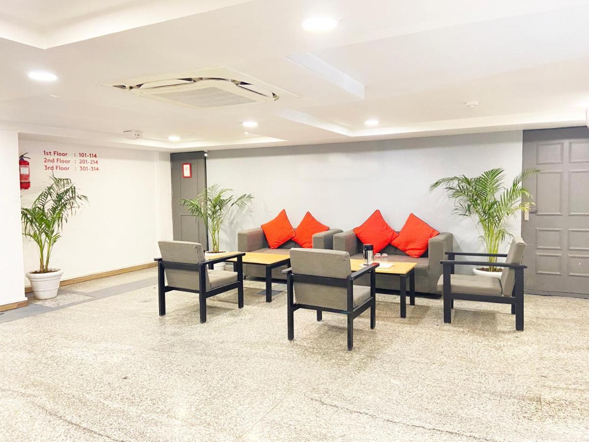 Hotel Golden Saffron By Qotel-Punjabi Bagh Nova Deli Exterior foto