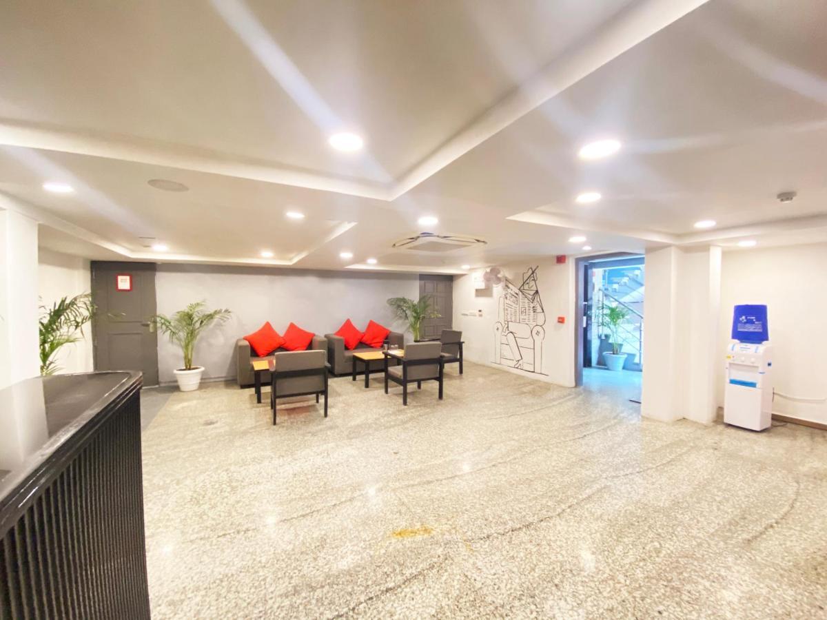 Hotel Golden Saffron By Qotel-Punjabi Bagh Nova Deli Exterior foto