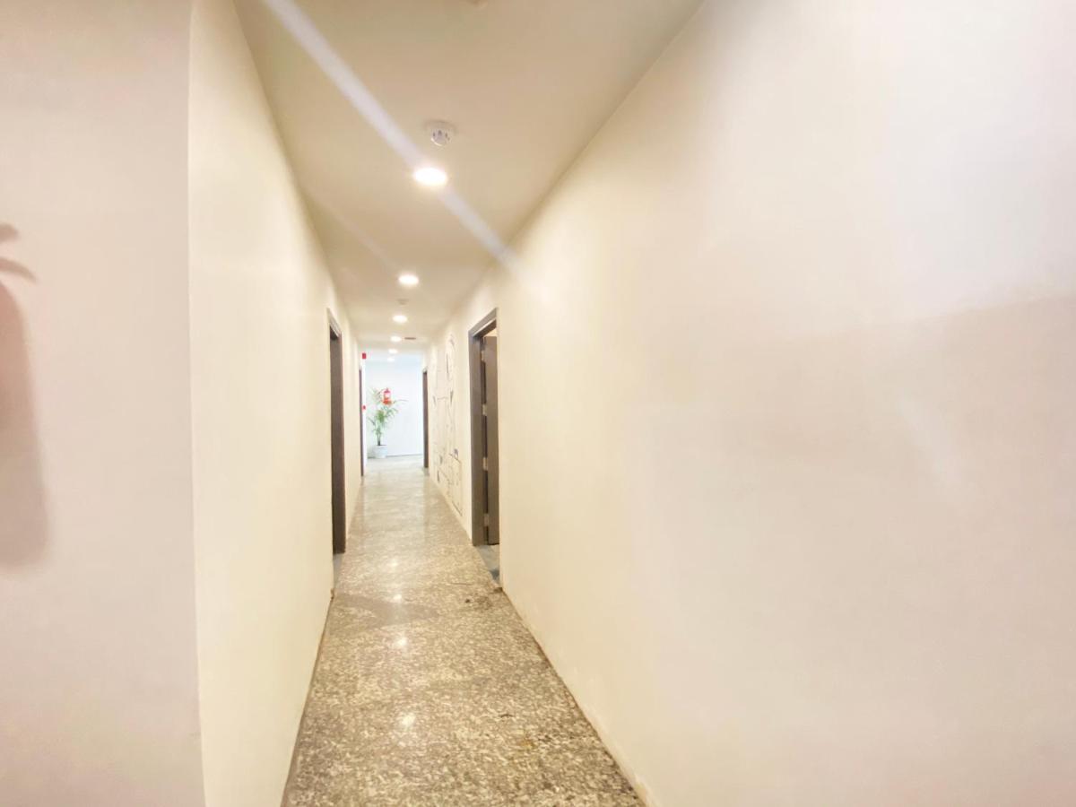 Hotel Golden Saffron By Qotel-Punjabi Bagh Nova Deli Exterior foto