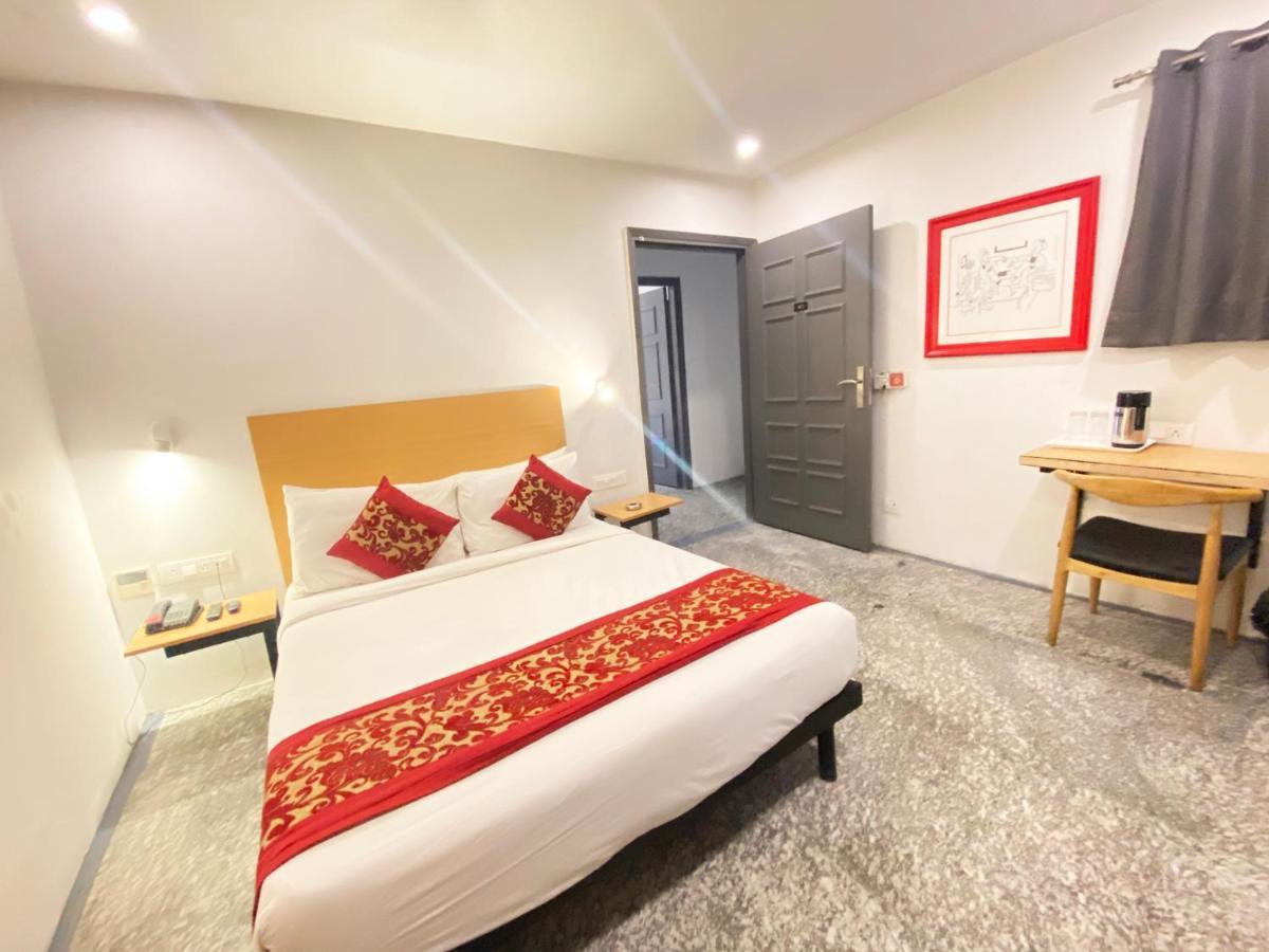 Hotel Golden Saffron By Qotel-Punjabi Bagh Nova Deli Exterior foto