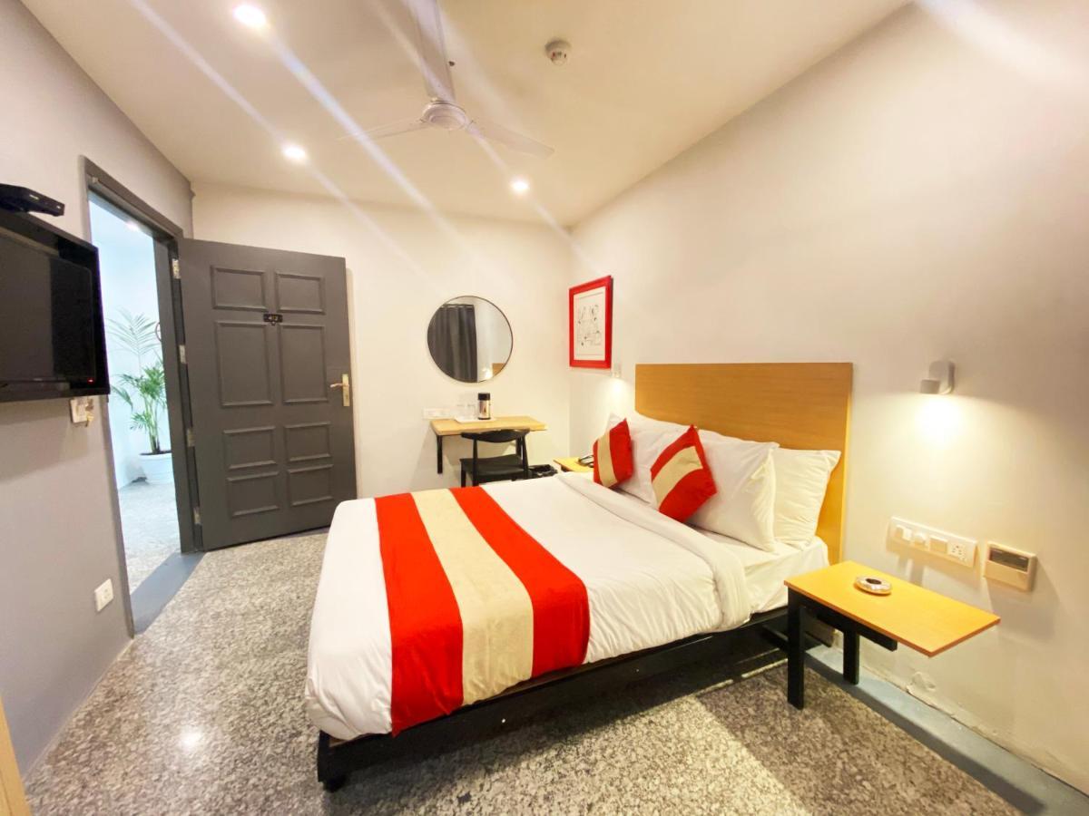 Hotel Golden Saffron By Qotel-Punjabi Bagh Nova Deli Exterior foto