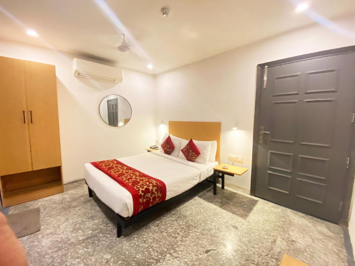 Hotel Golden Saffron By Qotel-Punjabi Bagh Nova Deli Exterior foto