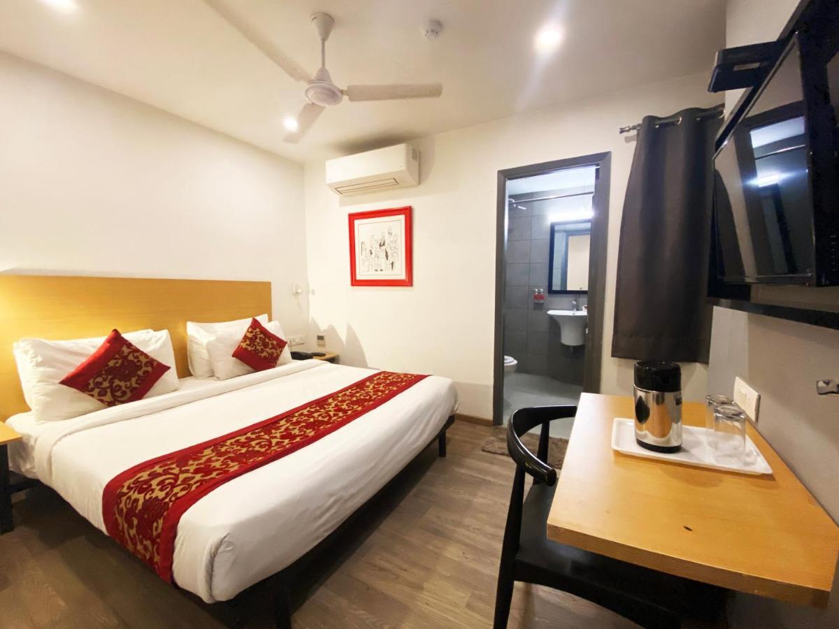 Hotel Golden Saffron By Qotel-Punjabi Bagh Nova Deli Exterior foto
