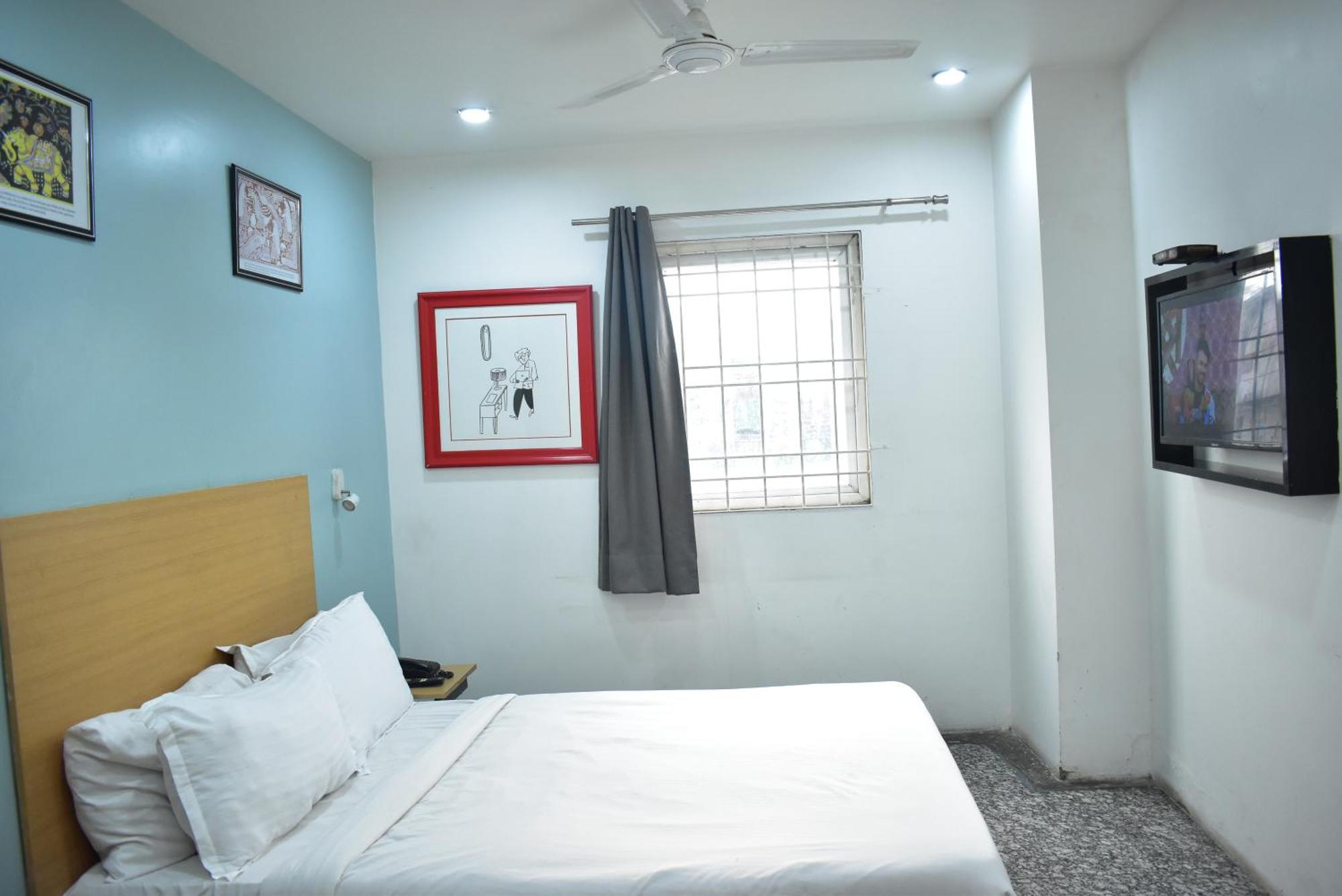 Hotel Golden Saffron By Qotel-Punjabi Bagh Nova Deli Exterior foto