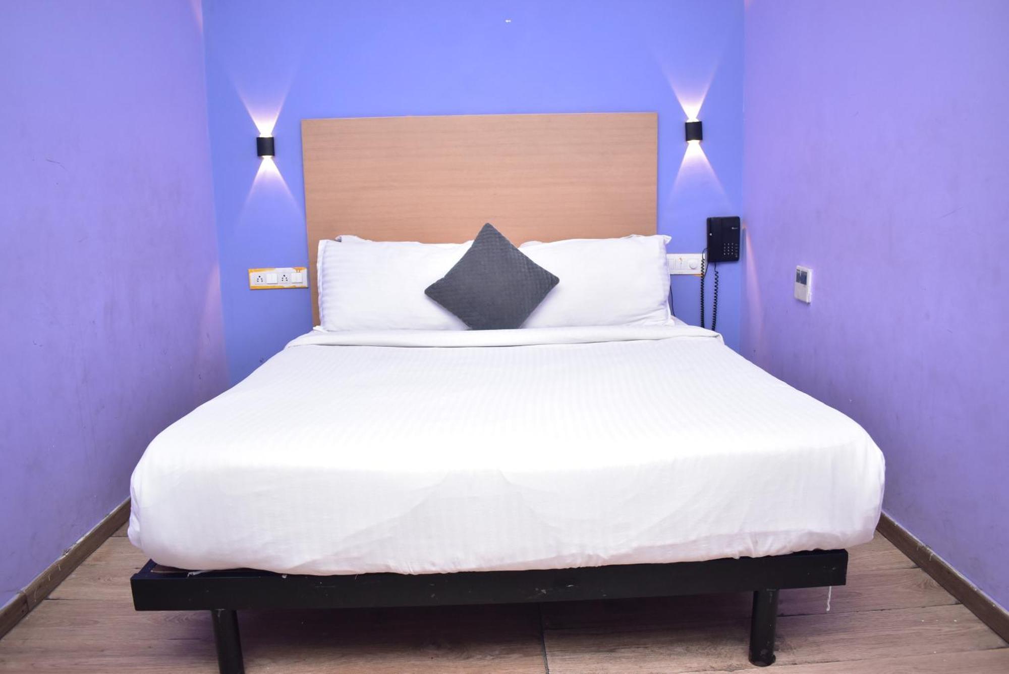 Hotel Golden Saffron By Qotel-Punjabi Bagh Nova Deli Exterior foto