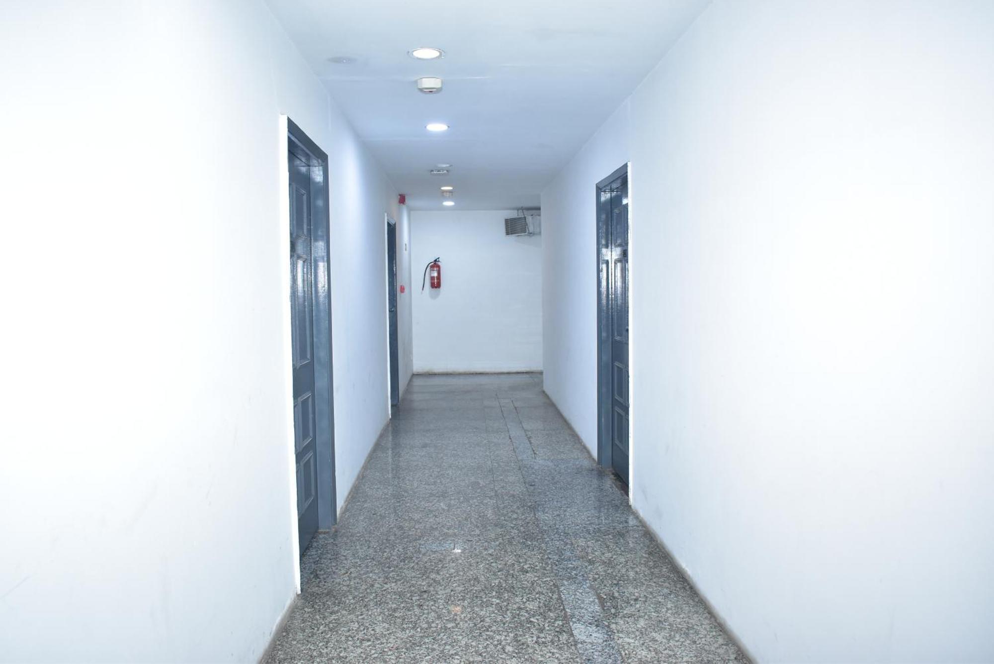 Hotel Golden Saffron By Qotel-Punjabi Bagh Nova Deli Exterior foto
