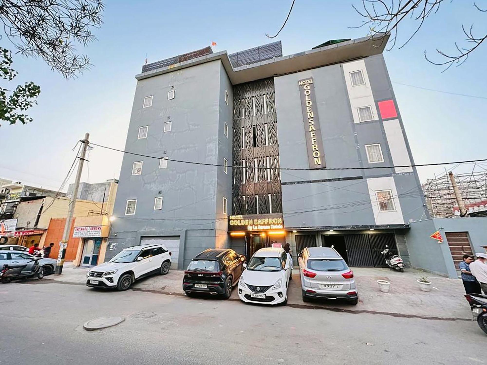 Hotel Golden Saffron By Qotel-Punjabi Bagh Nova Deli Exterior foto