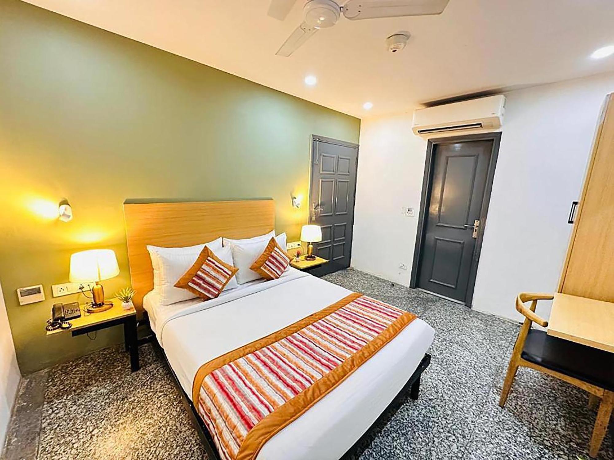 Hotel Golden Saffron By Qotel-Punjabi Bagh Nova Deli Exterior foto